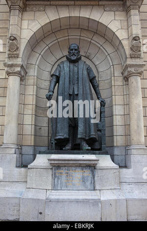 Bronze Statue Of Johan Van Oldenbarnevelt At Den Haag City The ...