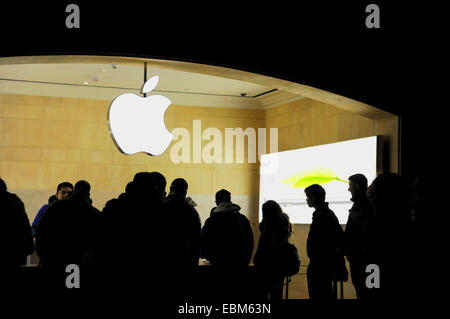 Manhattan New York USA  - The Apple Store in Grand Central Station Stock Photo