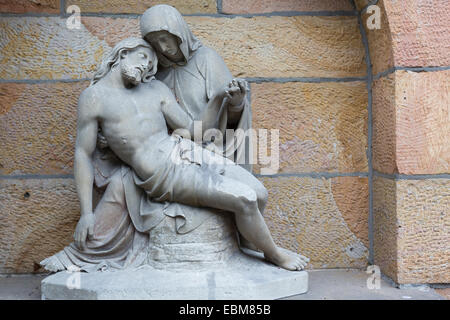 A sculpture of Jesus Christ in the arms of Mary Magdalene following his crucifixion Stock Photo