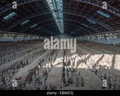 Emperor Qin Shi Huang's terracotta army pit 1 in Xian, Shaanxi province, China Stock Photo