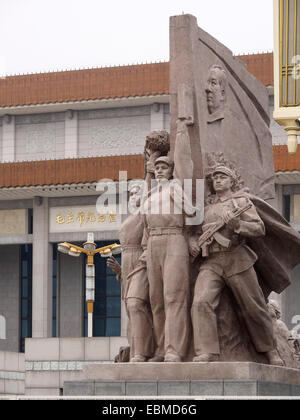 Revolutionary statues outside Mao's mausoleum in Tiananmen square, Beijing, China Stock Photo