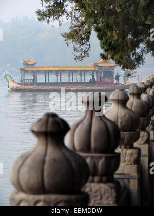 Boat on the Kumming Lake at the Summer Palace in Beijing, China Stock Photo