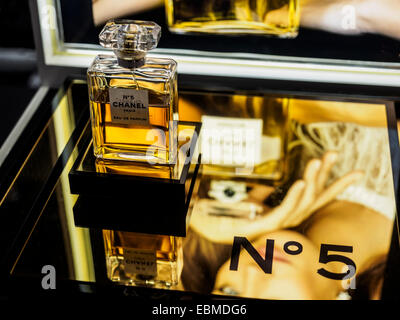 Coco chanel perfume hi-res stock photography and images - Alamy