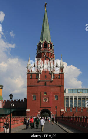 Troitskaya Tower or Trinity Tower with the main entrance to the Kremlin, Moskau, Russia Stock Photo