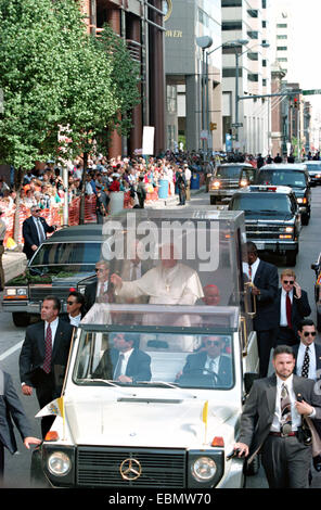 Pope John Paul II waves from inside the popemobile during his visit October 8, 1995 in Baltimore, Maryland. Stock Photo