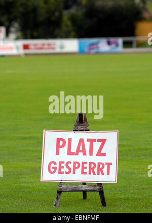 Sign the pitch is closed Stock Photo - Alamy