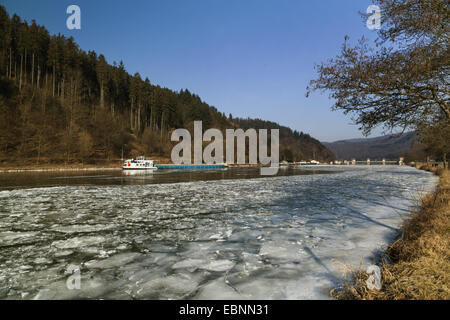 drifting ice on the river Neckar near watergate Rockenau with transport ship anchoring at shore, Germany, Baden-Wuerttemberg, Neckar Valley, Eberbach Stock Photo