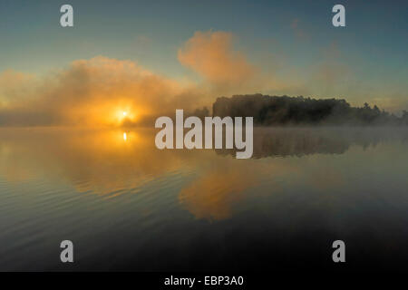 Poehl storage lake in early morning fog at sunrise, Germany, Saxony, Vogtland, Talsperre Poehl Stock Photo