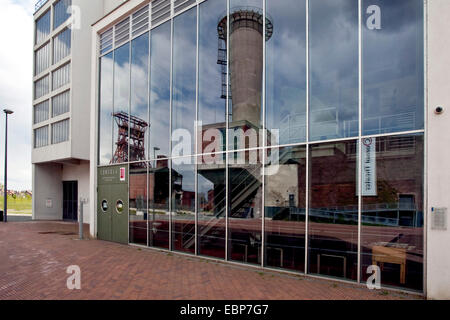 former coal mine Consolidation mirroring in glass cladding, Germany, North Rhine-Westphalia, Ruhr Area, Gelsenkirchen Stock Photo