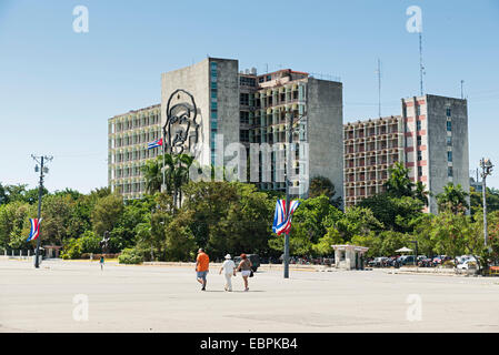 HAVANA - MAY, 5: Cuban flag and sculpture of Che Guevara on facade of Ministry of Interior, Plaza de la Revolucion, Havana, Cuba Stock Photo