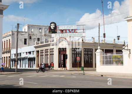 CIENFUEGOS, CUBA - MAY 7, 2009. A house with a Che Guevara sign on the top, in Cienfuegos, Cuba, on May 7, 2014 Stock Photo