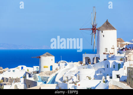 Windmill and traditional houses, Oia, Santorini (Thira), Cyclades Islands, Aegean Sea, Greek Islands, Greece, Europe Stock Photo