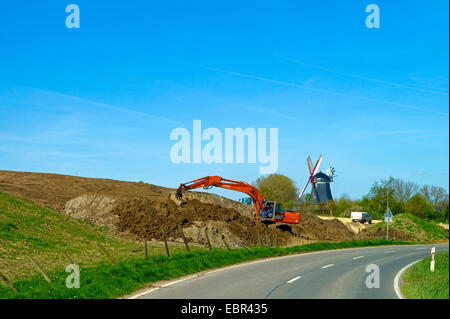 dyke raise near Aschwarden, county Osterholz, in the background the windmill of Aschwarden, Germany, Lower Saxony, Aschwarden Stock Photo