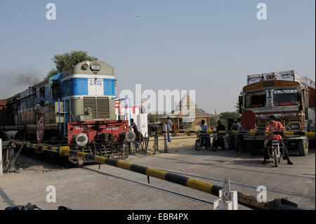 Traffic near Jaiselmer in Rajasthan India Stock Photo
