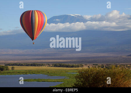 hot-air balloon safari with view onto Kilimanjaro, Kenya, Amboseli National Park Stock Photo