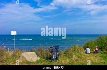 two cyclists resting at the Baltic Sea Coast, Germany, Mecklenburg-Western Pomerania, Nordwestmecklenburg, Boltenhagen Redewisch Stock Photo