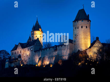 illuminated Altena Castle in the evening, Germany, North Rhine-Westphalia, Sauerland, Altena Stock Photo