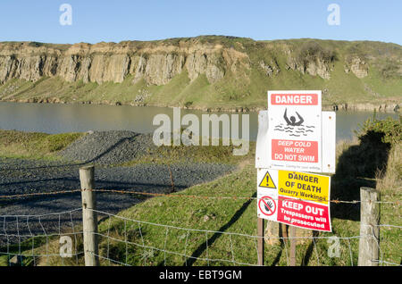 Sign warning of deep cold water in a flooded pit at Clee Hill Quarry in Worcestershire Stock Photo