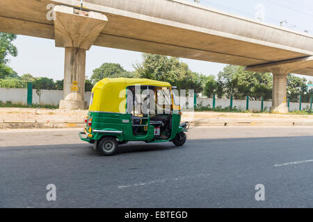 Local Taxi, Tuk Tuk, on Highway, New Delhi, India Stock Photo