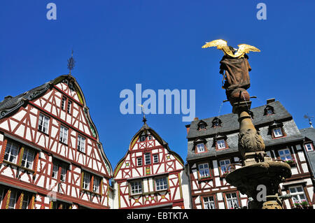 well Michaelisbrunnen on the market places in front of the town hall of Bernkastel-Kues , Germany, Rhineland-Palatinate, Bernkastel-Kues Stock Photo