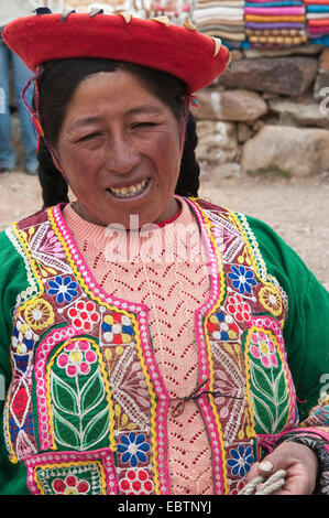 traditionally dressed Indian woman at the puno les desea feliz viaje pass, Peru, Feliz Viaje Stock Photo