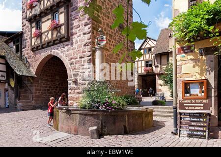 town gate and fountain, France, Haut-Rhin, Riquewihr, Reichenweier Stock Photo