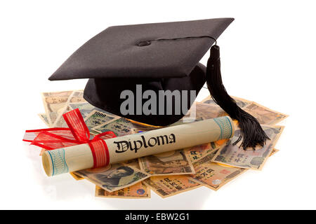 Mortarboard and yen. Representative photo for education costs in Japan, Japan Stock Photo