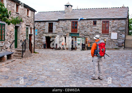 pilgrim in O Cebreiro, Spain, Galicia, Lugo, O Cebreiro Stock Photo