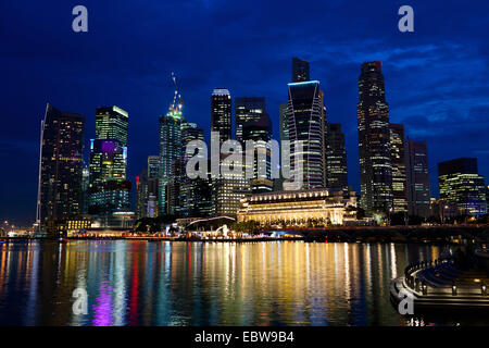 skyline of singapur at night, Singapore, Singapore Stock Photo