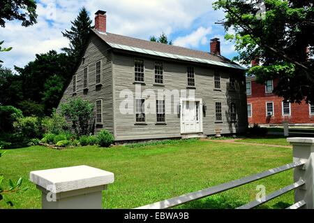 HANCOCK, NEW HAMPSHIRE:  18th century traditional New England saltbox home with dual chimneys and plain windows Stock Photo