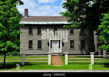 HANCOCK, NEW HAMPSHIRE:  18th century traditional New England saltbox home with dual chimneys * Stock Photo