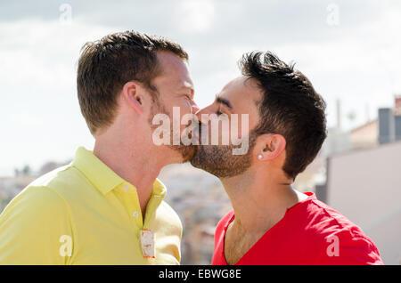 Two gay men kissing Stock Photo - Alamy