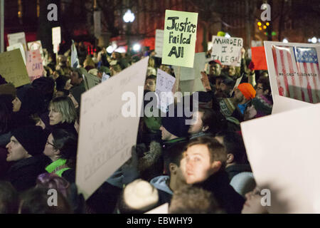 Boston, Massachusetts, USA. 4th Dec, 2014. Protesters gather in front of the State House, hold signs and chant while protesting the verdict of the NY chokehold case during the Christmas tree lighting ceremony on Thursday, December 4, 2014. Credit:  Alena Kuzub/ZUMA Wire/ZUMAPRESS.com/Alamy Live News