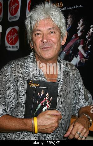 File. 4th Dec, 2014. IAN MCLAGAN, a fun-loving keyboardist who played on records with the Rolling Stones, Lucinda Williams, Bruce Springsteen and his own bands the Small Faces and its successor, The Faces has died, He was 69. The cause of death was complications from a stroke. Pictured - Aug. 17, 2004 - New York, New York, U.S. -Ian Mclagan of 'Faces' at the Virgin Mega Store in Union Square for a live performance and the signing of 'The Faces Box Set: Five Guys Walk Into A Bar.' Credit:  Mitchell Levy/Globe Photos/ZUMAPRESS.com/Alamy Live News Stock Photo