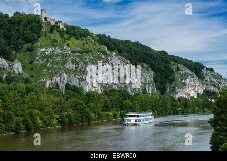 Excursion boat on the Main-Danube Canal, Altmühltal, near Essing, Bavaria, Germany Stock Photo