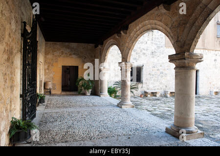 Dominikanische Republik, Santo Domingo, Zona Colonial, Calle las Damas, Museum in den Casas Reales Stock Photo