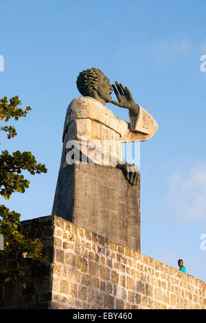 Dominikanische Republik, Santo Domingo, Zona Colonial, El Malecon (Avenida George Washington), Denkmal für Antonio de Montesino, Stock Photo