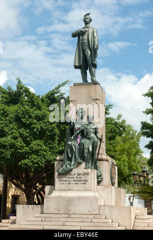 Dominikanische Republik, Santo Domingo, Zona Colonial, Parque Duarte, Juan Pablo Duarte Denkmal Stock Photo