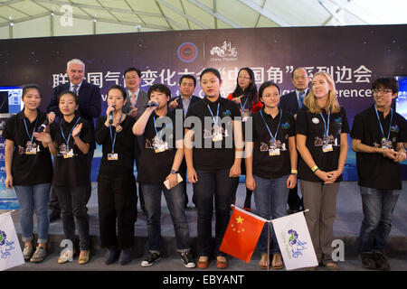 Lima, Peru. 5th Dec, 2014. Students and delegates sing the song 'Heal the World' during a forum at the China Pavilion of the UN Climate Change Conference in Lima, capital of Peru, Dec. 5, 2014. A forum themed in 'Global Youth Low-Carbon Actions' was held as an inauguration of a series of activities at the China Pavilion here on Friday. © Xu Zijian/Xinhua/Alamy Live News Stock Photo
