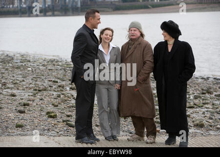 Vinnie Jones (left) with Julie Cox, Derek Jacobi and Vanessa Redgrave during a break in filming of 'The Riddle' by Brendan Foley Stock Photo