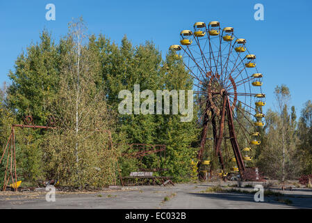 Ferris wheel in funfair in city park of Pripyat abandoned city, Chernobyl Exclusion Zone, Ukraine Stock Photo