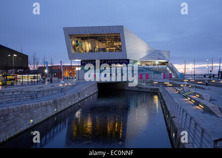 The Museum of Liverpool reflected in the Liverpool Canal Link at the Pier Head Stock Photo