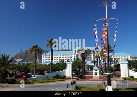 Table Bay Hotel, Victoria and Alfred Waterfront, with Table Mountain in the background, Cape Town, South Africa. Stock Photo
