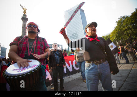 Mexico City, Mexico. 7th Dec, 2014. Thousands of protesters bring banners and shout slogans as they take part in a demostration in Mexico City for the justice of the 43 missing students. Credit:  Geovien So/Pacific Press/Alamy Live News Stock Photo
