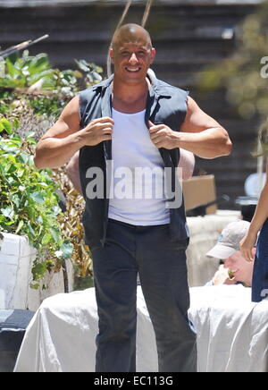 Vin Diesel shows off his biceps while filming an action scene for 'Fast ...