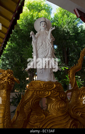 Statue of Avalokitesvara Bodhisattva, Buddhist temple, Hsi Lai Temple, city of Hacienda Heights, Los Angeles County, California Stock Photo