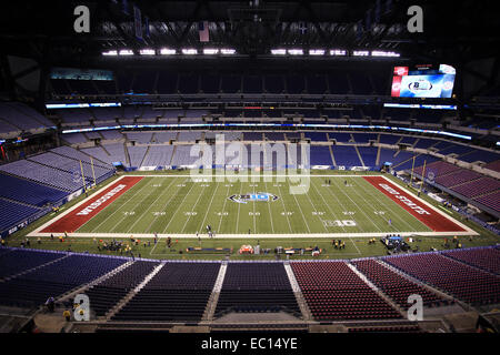 Indianapolis, IN, USA. 06th Dec, 2014. An overall view of the field prior to the start of the NCAA Big 10 Championship football game between the Wisconsin Badgers and the Ohio State Buckeyes at Lucas Oil Stadium in Indianapolis, Indiana. ©2014 Billy Hurst/CSM/Alamy Live News Stock Photo