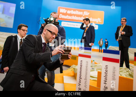 Cologne, Germany. 08th Dec, 2014. Secretary General of the Christian Democratic Union (CDU) looks at labels of each German federal state before the federal party convention in Cologne, Germany, 08 December 2014. The party convention takes place on Tuesday and Wednesday. Photo: ROLF VENNENBERND/dpa/Alamy Live News Stock Photo