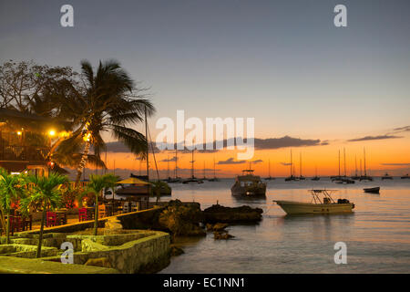 Dominikanische Republik, Osten, Bayahibe, Abendstimmung in der Bucht von Bayahibe Stock Photo