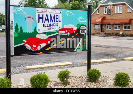 Illinois,Midwest,Hamel,historic highway Route 66,sign,logo,mural,art artwork,Weezy's,restaurant restaurants food dining eating out cafe cafes bistro,v Stock Photo